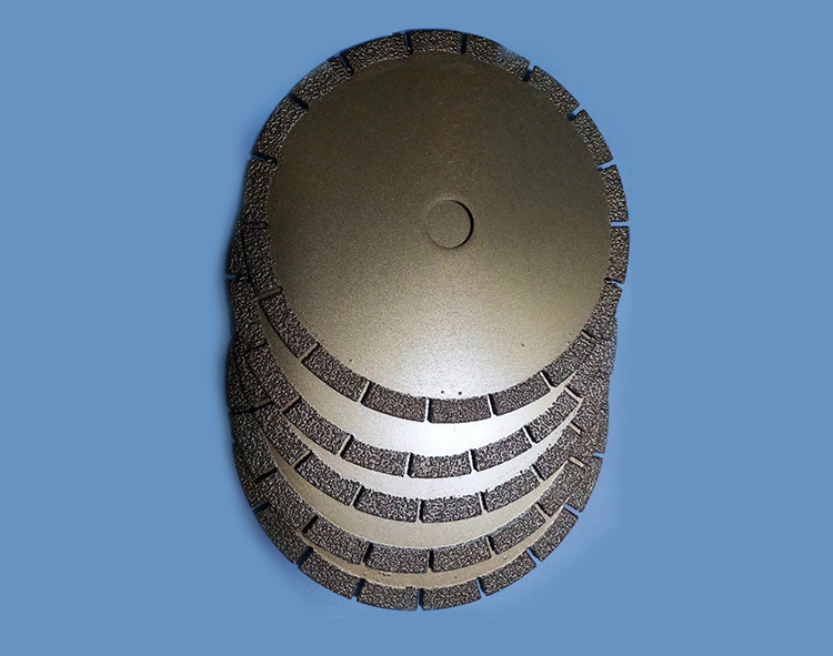 真空钎焊金刚石锯片.jpg